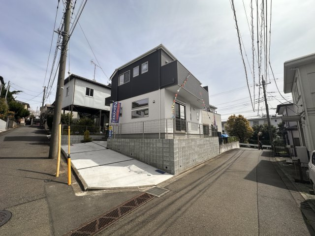 町田市下小山田町　新築1棟　車2台駐車可　小山田南小学校・小山田中学校の前面道路含む現地写真
