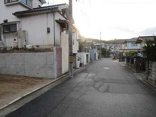 【前面道路含む現地写真】