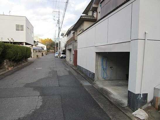 【前面道路含む現地写真】