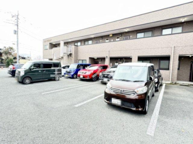 テルーの駐車場|高崎、前橋、伊勢崎エリアのお部屋探しはエンドスケープまで！お客様の理想お聞かせ下さい♪