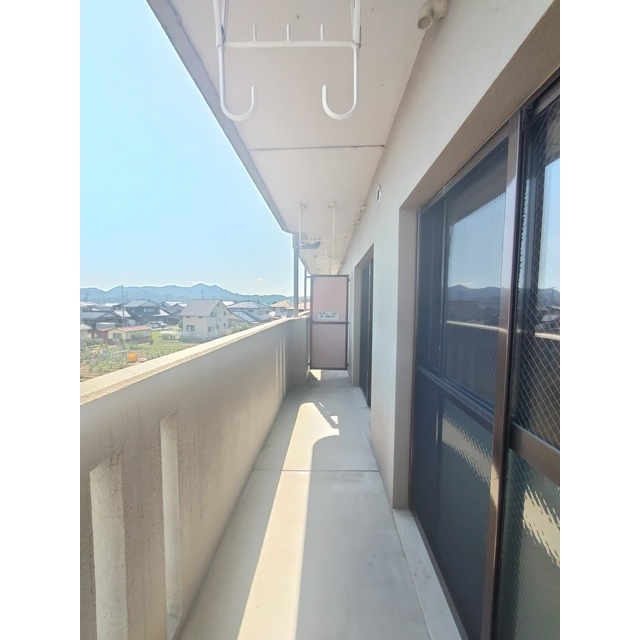 関市上白金のアパートのバルコニー