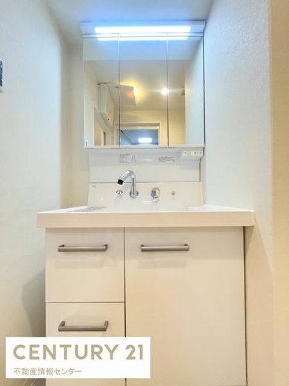 【独立洗面台】 | グリーンコーポ大正 | 三面鏡の独立洗面台も新調！