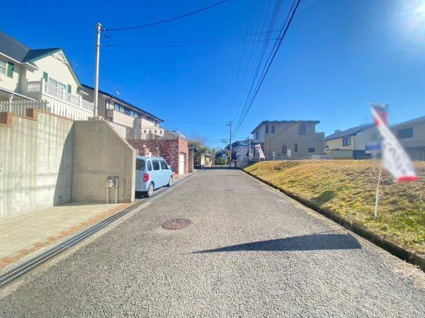 橋本市城山台4丁目土地の前面道路含む現地写真
