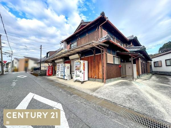 海南市重根の中古一戸建の前面道路含む現地写真|交通量の少ない閑静な住宅街