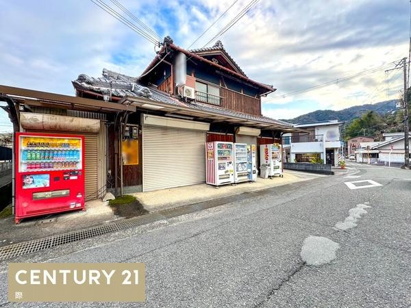 海南市重根の中古一戸建の前面道路含む現地写真|エバグリーン海南店まで約705ｍ（徒歩約9分）