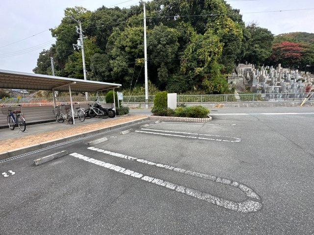 フェアリー鷹取の駐車場