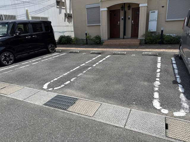 ヒロ　コテージの駐車場