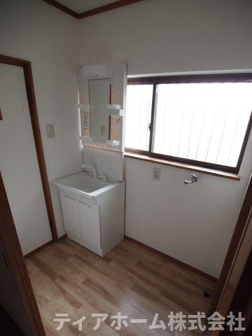 サンコーポ東中の洗面所|忙しい朝には欠かせない洗面所です