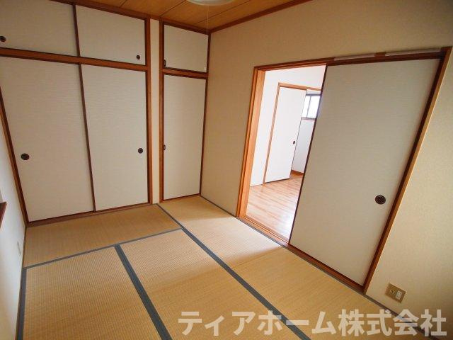 サンコーポ東中の和室|畳の上でゆっくりとくつろげる和室です