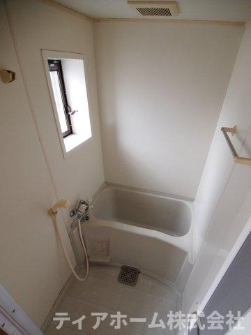 サンコーポ東中の浴室|日々の疲れを癒すお風呂付です