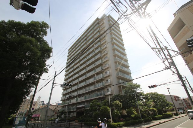 ファミール城東の外観|徒歩2分の距離の東今福公園があり、お子様の遊び場としても安心。