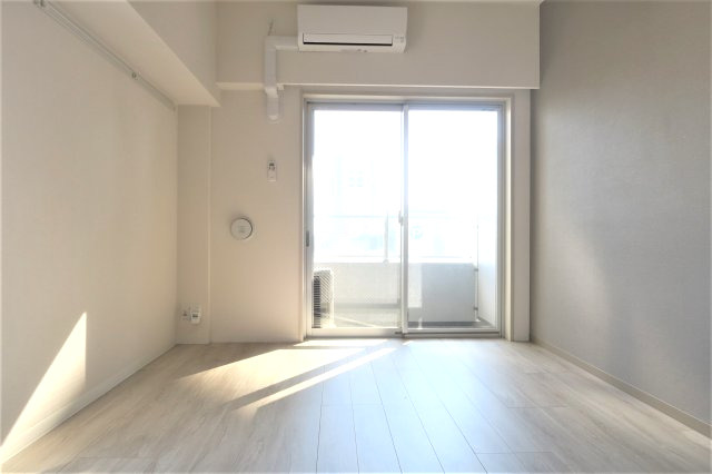 さいたま市浦和区仲町１丁目の賃貸マンションの洋室|☆南向き日当たり良好です☆※別号室の内装写真です。