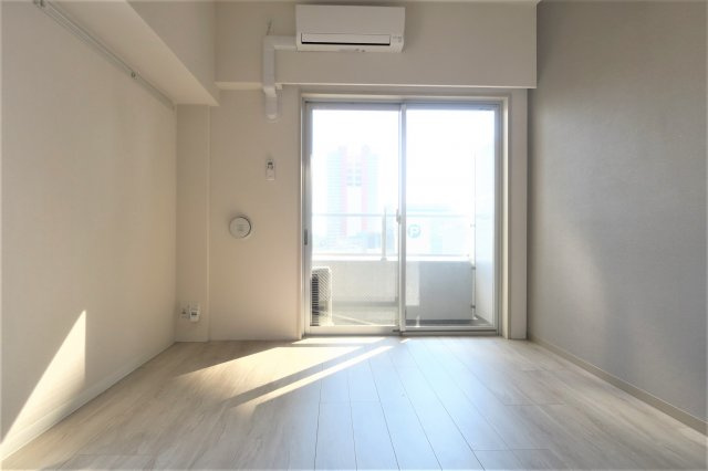 さいたま市浦和区仲町１丁目の賃貸マンションの居間・リビング|☆南向きの明るい居室です☆※別号室の内装写真です。