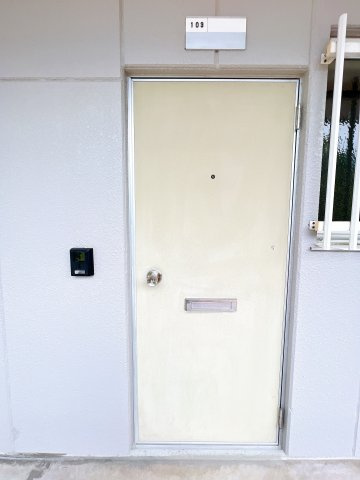 シャルマンハイツの玄関