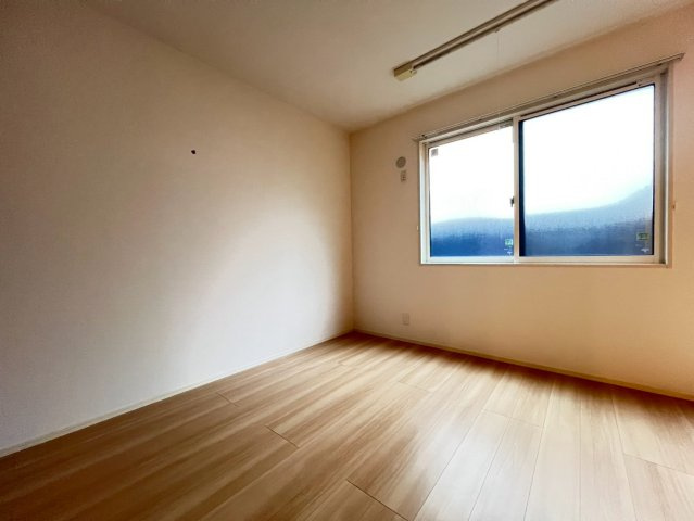 レセンテ南茨木の洋室