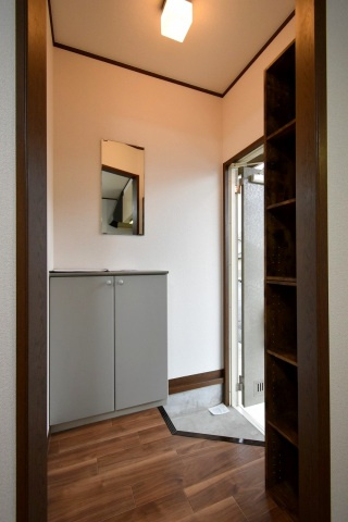 グランデュール横山 C棟の玄関