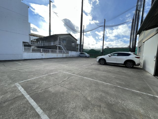 浜田町倉庫の駐車場