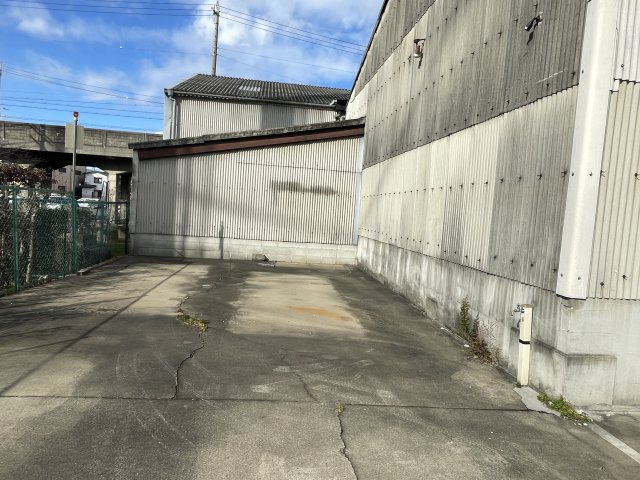 浜田町倉庫の駐車場