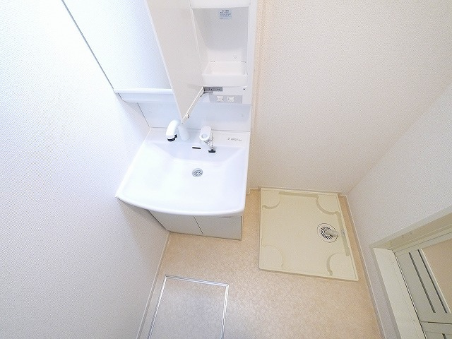 ラ・ステラ学園前の洗面所|明るい洗面所です