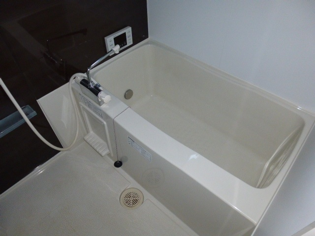 倉敷市川入のアパートの浴室|追い焚きバス