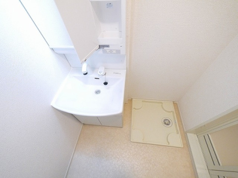 ラ・ステラ学園前の洗面所|ゆったりとスペースのある洗面所