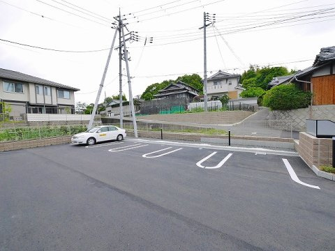 ラ・ステラ学園前の駐車場|カースペースがあります