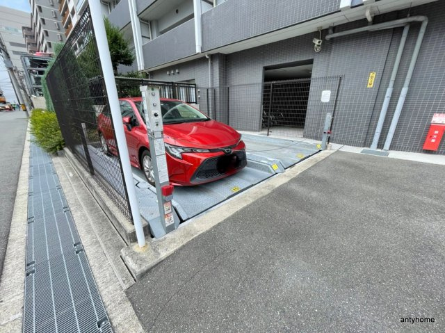 クリスタルグランツ江坂広芝町　仲介手数料無料の駐車場