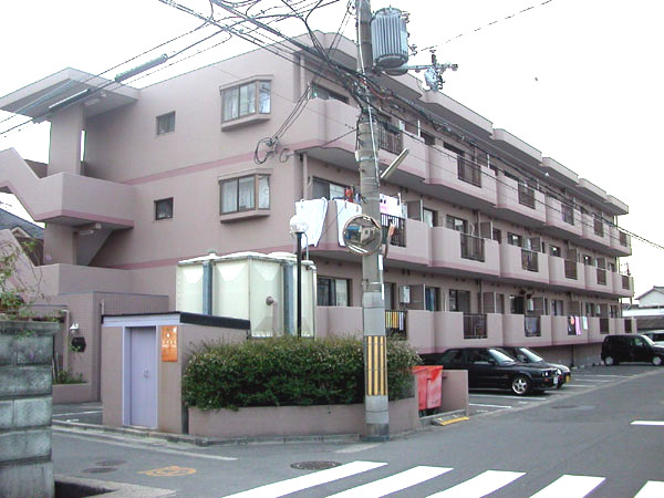 フェニックス三田の外観|落ち着いた雰囲気の外観です