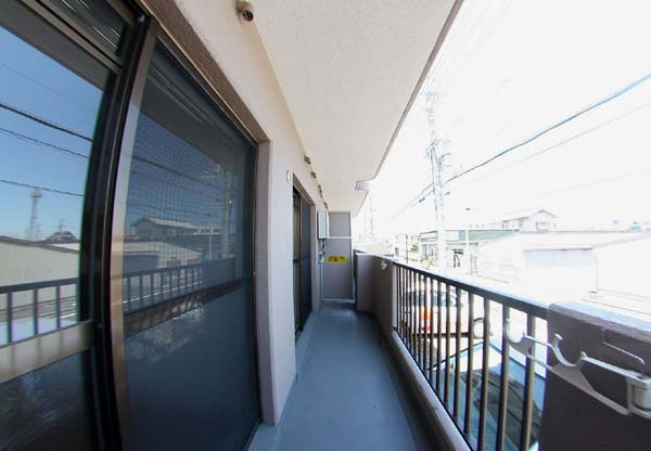 フェニックス三田のバルコニー|お洗濯にも便利なバルコニー付き