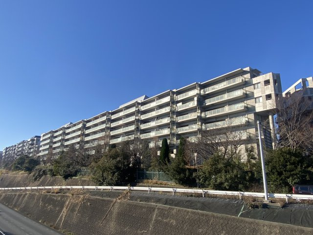 ガーデンシティコープ金剛東3棟の外観