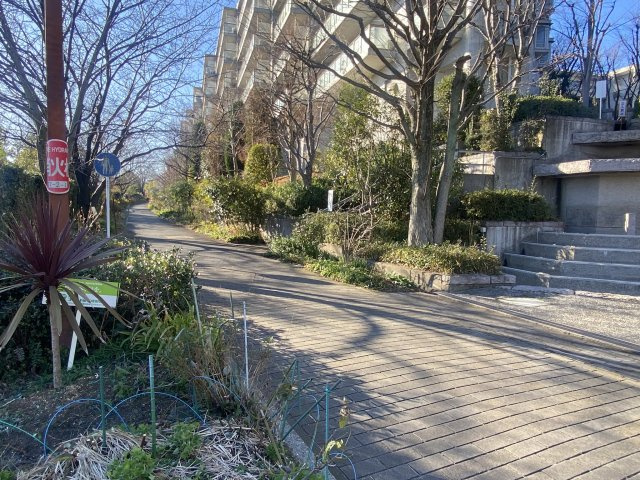 ガーデンシティコープ金剛東3棟の外観