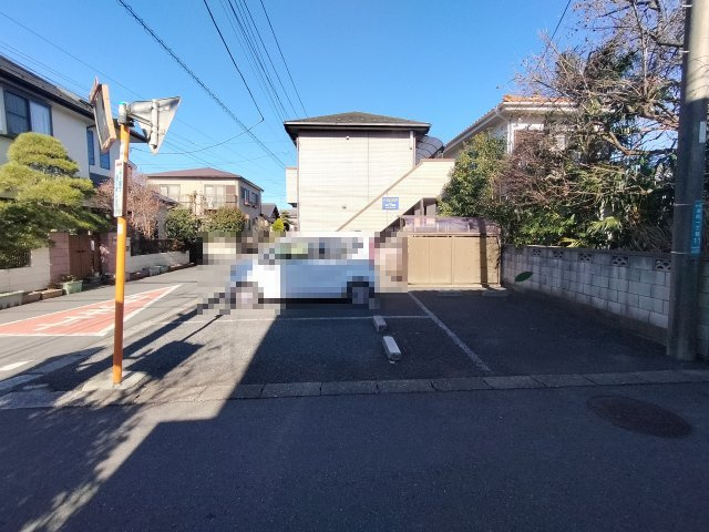 イーストスクエアの駐車場