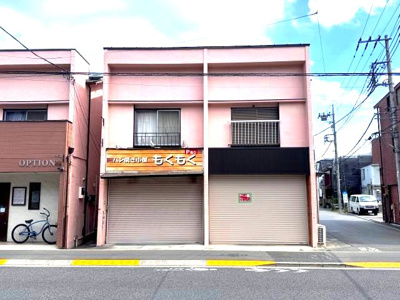 【外観】 | 南街１丁目住付店舗 | 右側が店舗　シャッターは電動