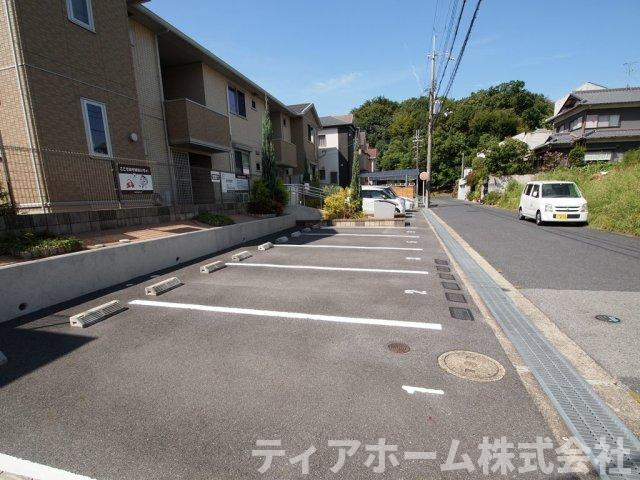 北葛城郡広陵町馬見北８丁目のハイツの駐車場