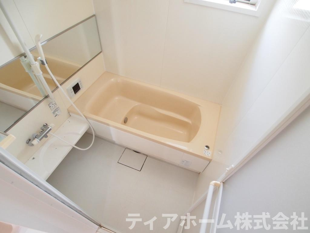 北葛城郡広陵町馬見北８丁目のハイツの浴室|コンパクトで使いやすいお風呂です