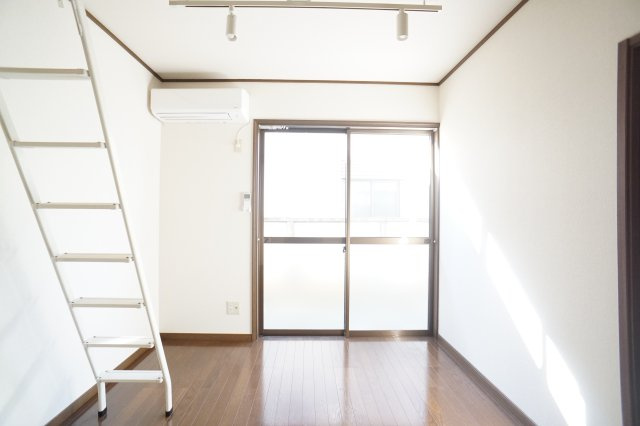 プラムガーデンの洋室