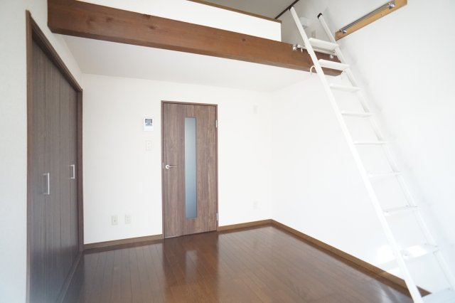 プラムガーデンの洋室