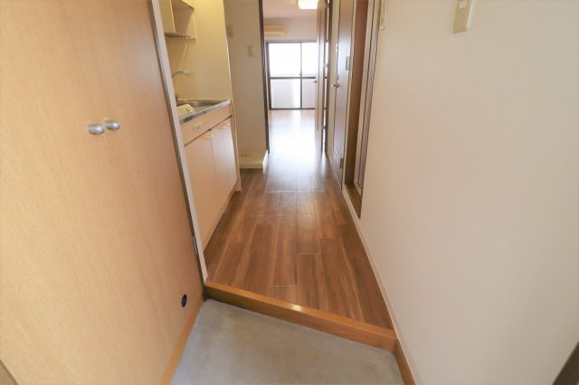 ロイヤルハーモニーの玄関