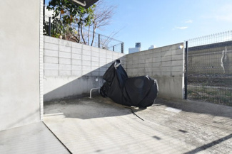 【駐車場】 | バイク置き場。空き区画の有無や駐輪料金、サイズおよび排気量規定などについては、改めてお問い合わせください。～即日のご見学可能～　お問合せはお気軽にどうぞ。