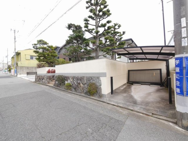 神戸市北区北五葉1-11-14貸家の駐車場