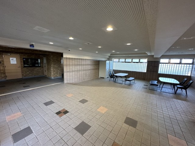 朝日プラザ八乙女ロイヤルクレスト東棟のエントランス