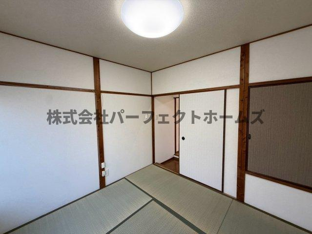 高柳2丁目テラスハウス　賃貸の和室|ゆったりとくつろげる和室です
