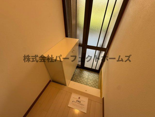 高柳2丁目テラスハウス　賃貸の玄関|収納もある玄関です
