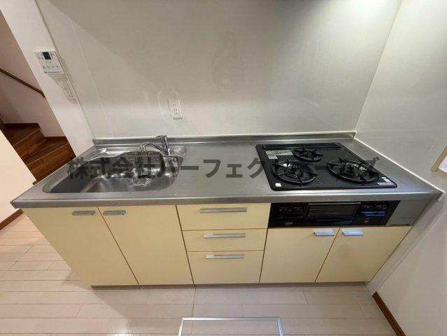 高柳2丁目テラスハウス　賃貸のキッチン|使いやすいキッチンです