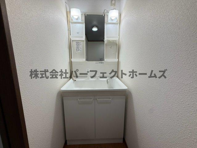 高柳2丁目テラスハウス　賃貸の洗面所|ゆったりとスペースのある洗面所