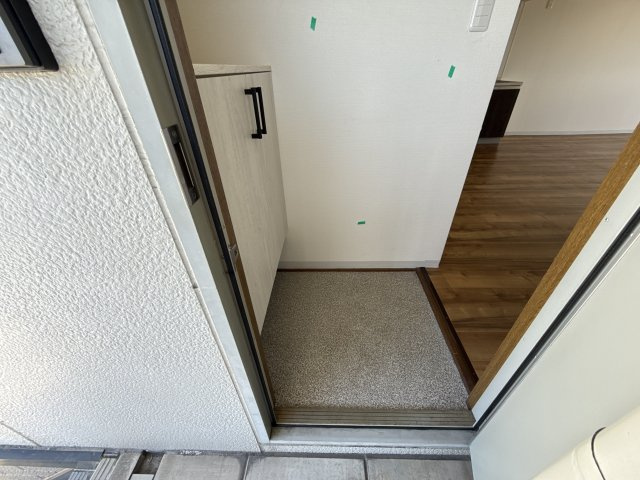 ヴィレッジ雅B棟の玄関