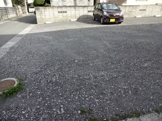 アヴァンセの駐車場