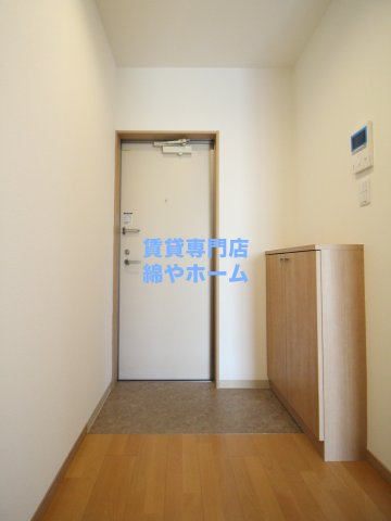 Fmaison 西加賀屋II番館の玄関|明るい玄関です