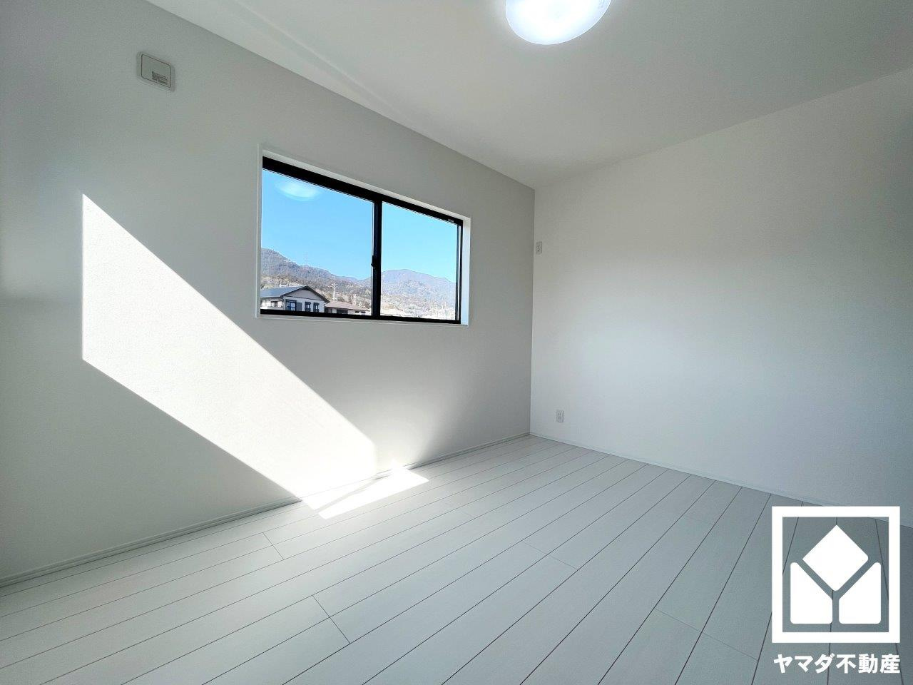 大津市下阪本２丁目　2号棟の寝室