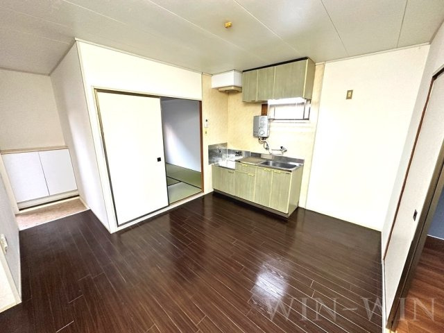 カースル50 A棟の居間・リビング|イメージ（同建物内別部屋の写真です）